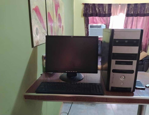 Computadora Con Cpu Teclado