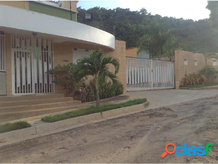 Townhouse en venta en El Parral Valencia 20-873 P1JJL