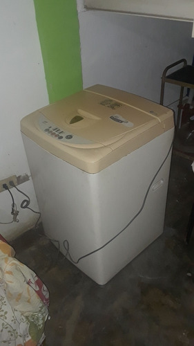 Lavadora LG De 6 Kilos, Usada.