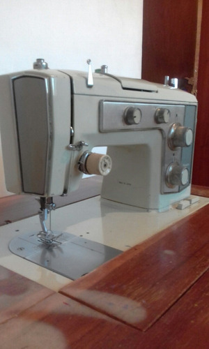 Máquina De Coser Sears Kenmore Modelo  Usada