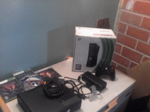 Vendo Xbox 360 Slim Impecable