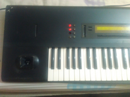 Teclado Korg M1