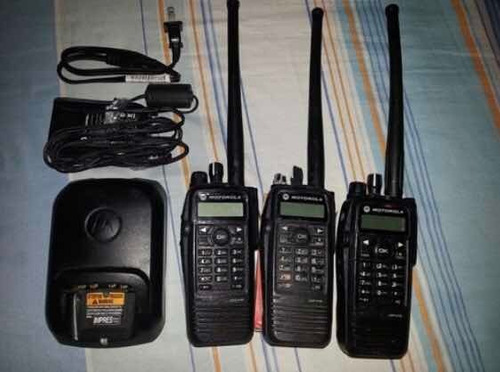 Radios Motorola Dgp  Vhf 3 Rádios Y Un Cargador