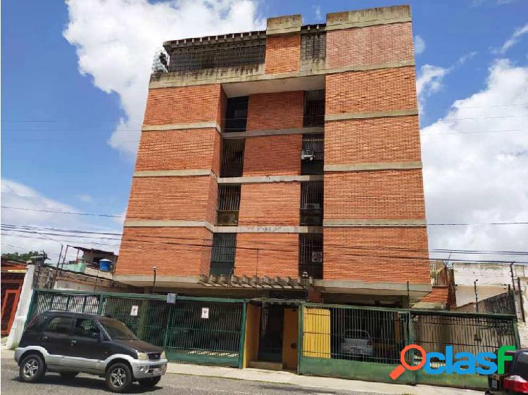 Junior Alvarado Vende Apartamento en BQTO RAH:20-21772 ?