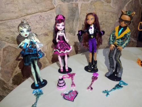 Monster High. Draculaura. Cleo De Nilo. Frankie. Matell