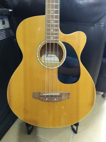 Bajo 4 Cuerdas Fretmaster Electroacústico + Cable