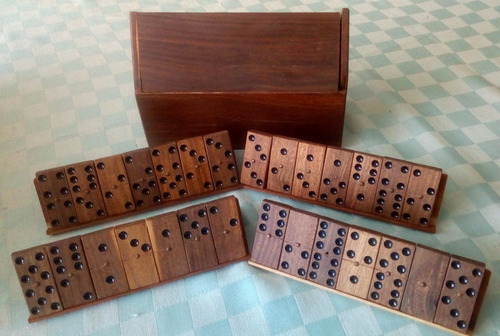 Juego De Dominó Artesanal Elaborado En Madera