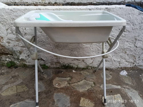 Bañera Para Bebes Con Su Base, En Buenas Condiciones