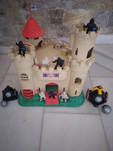 Castillo Medieval Con Sus Accesorios