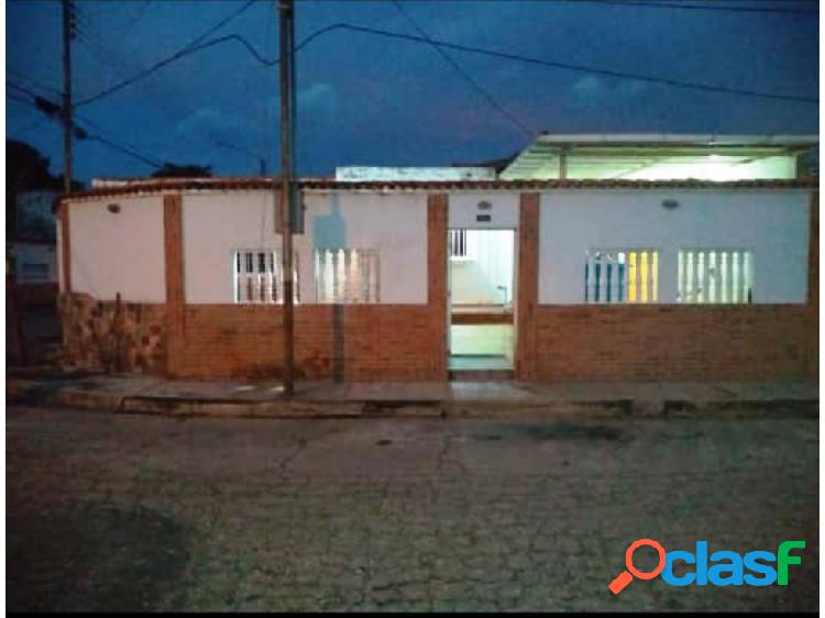 AMPLIA CASA EN VENTA EN CIUDAD ALIANZA