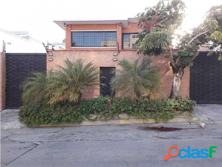 Se vende casa 400m2 5h/5b/8p Santa Eduvigis