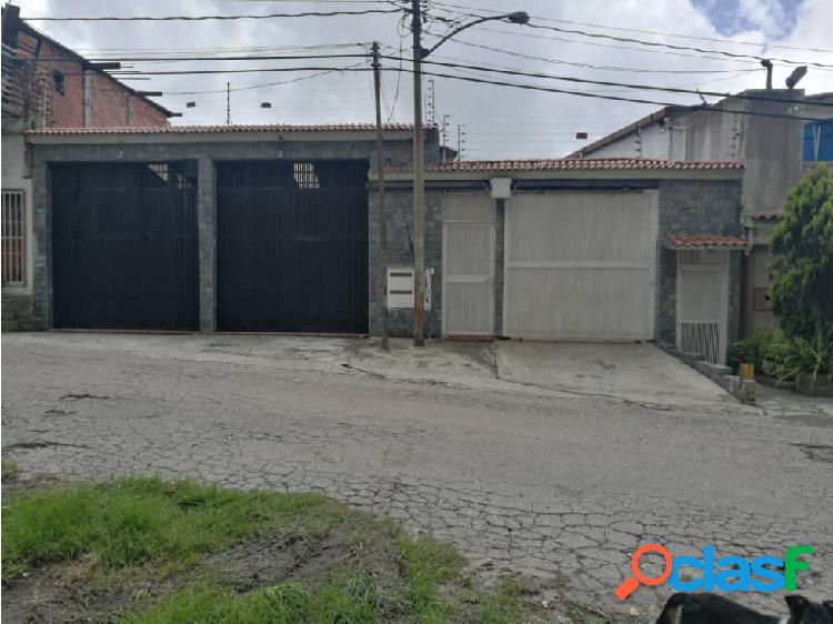 Se vende casa 800m2 7h/7b/4p El Junquito