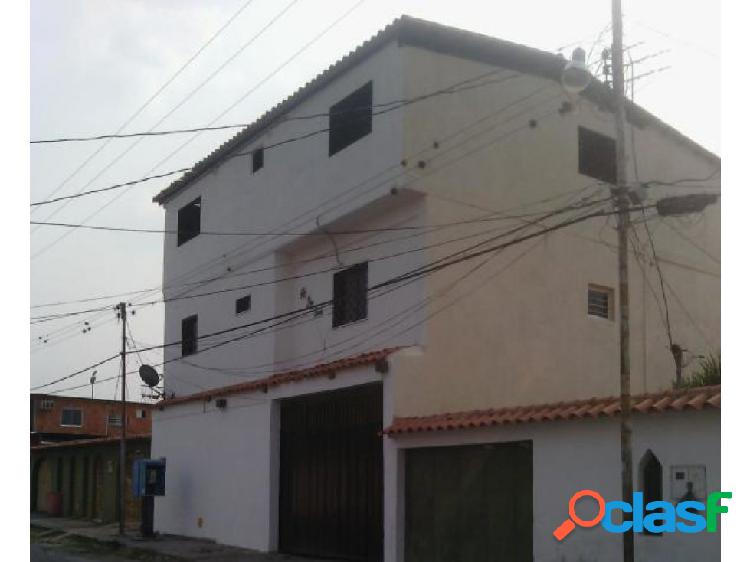 Apartamento en Alquiler Los Pinos RAHCO