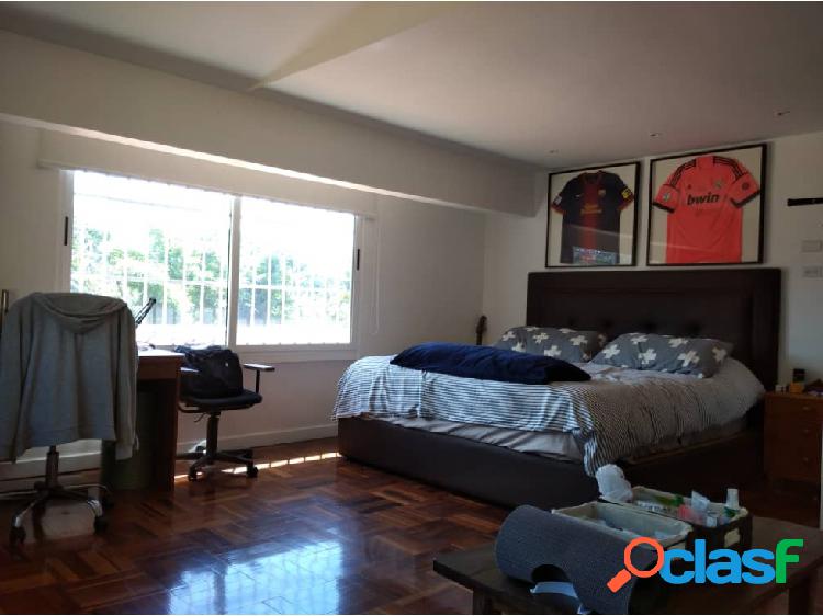 Se vende casa 900m2 6h/6b/6p Lomas del Mirador