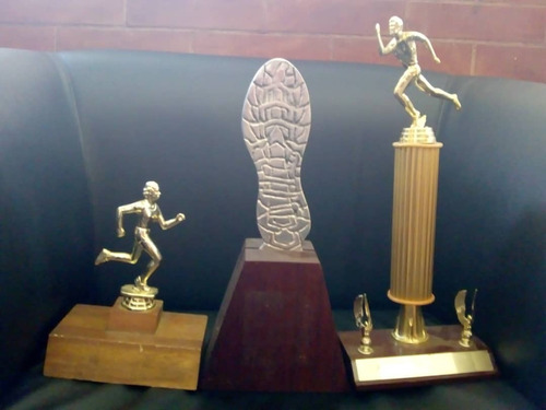 Tres Trofeos Ganados En Carreras De Atletismo