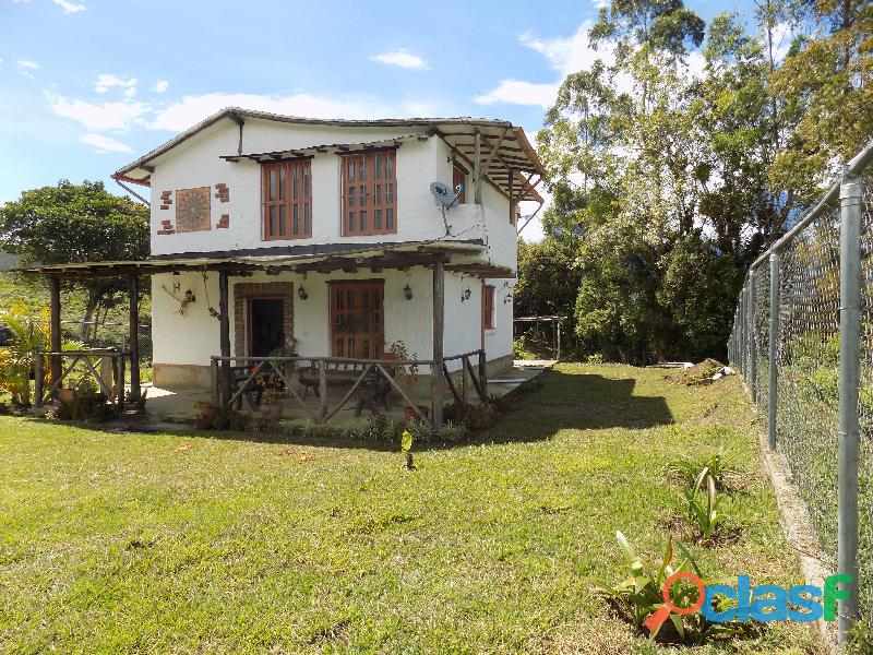 Casa en venta estilo cabaña, Loma de La Virgen