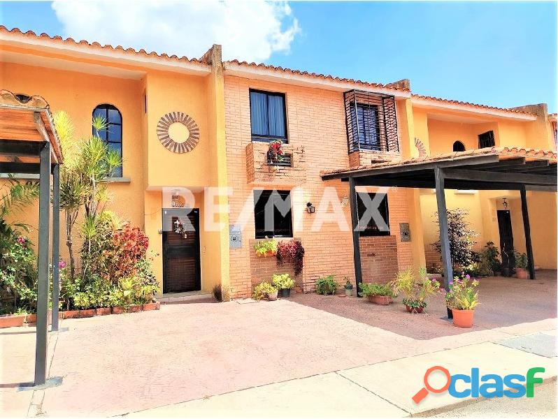 REMAX/PARTNERS Vende Townhouse en el Conjunto Residencial