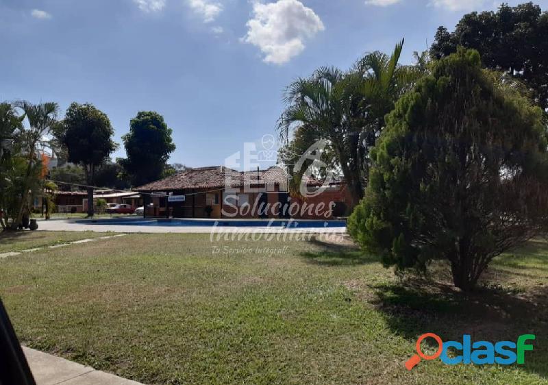 Hermosa Casa en Venta. Conj. Res. Valle de Oro. 400 m2