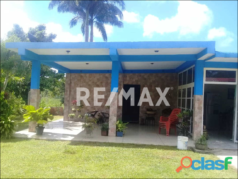 RE/MAX PARTNERS Vende Mini Finca en la Urbanización El