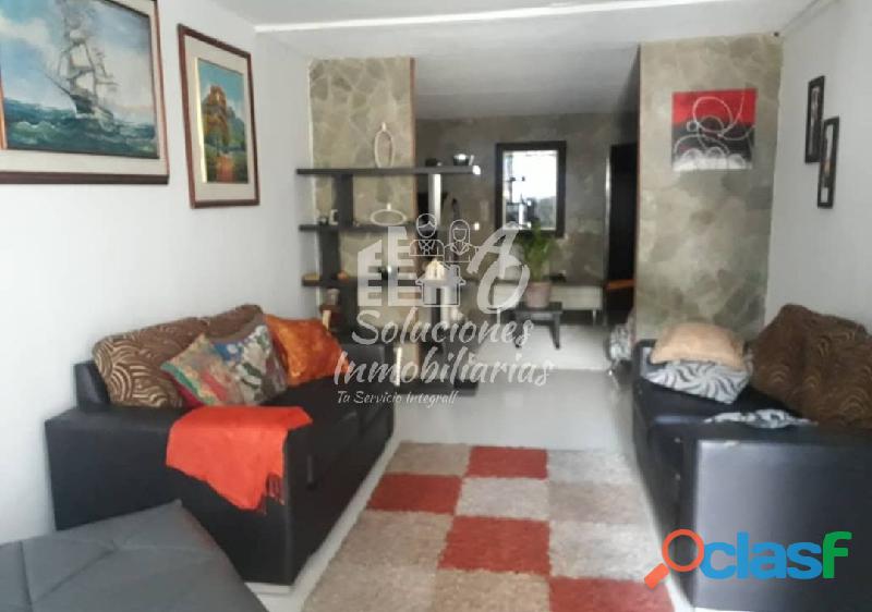 Casa de 2 Niveles con anexos en Res. Quintas de Naguanagua.