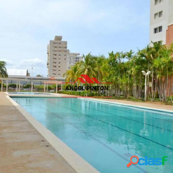 APARTAMENTO EN ALQUILER EN AV EL MILAGRO MARACAIBO API 1452