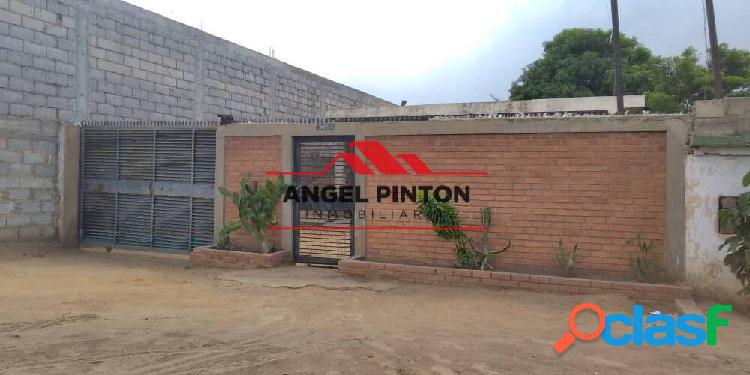 CASA EN ALQUILER EN AV GOAJIRA MARACAIBO API 1484