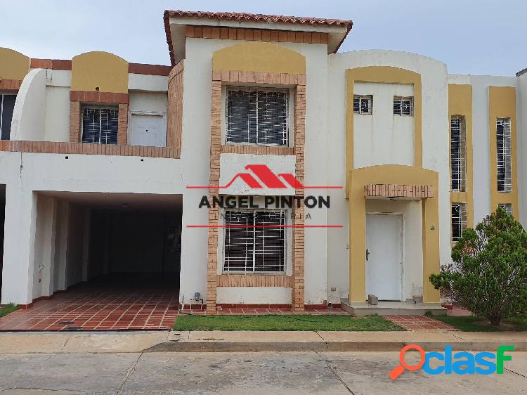 VILLA CERRADA VENTA EN BAHIA DEL LAGO V MARACAIBO API 324