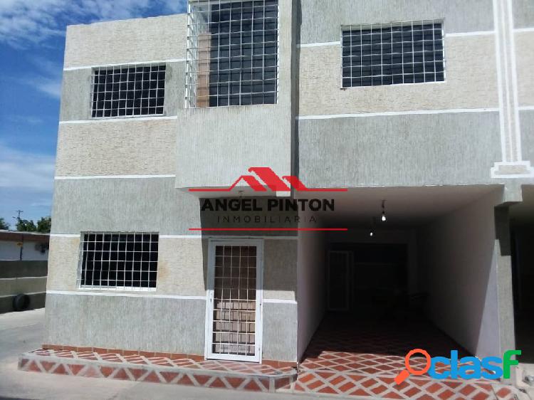 CONJUNTO CERRADO VENTA CALLE PIAR CIUDAD OJEDA API 693