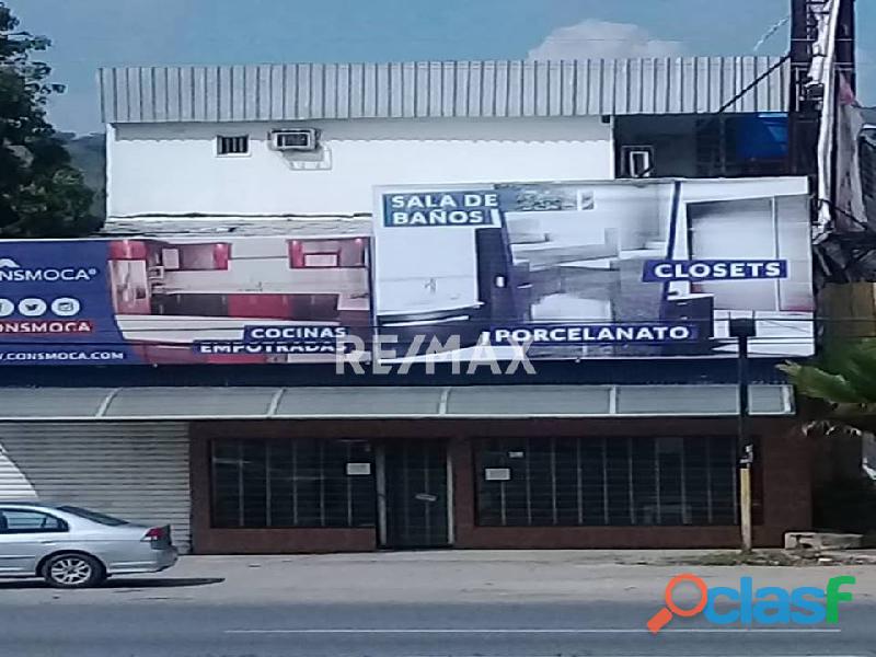 RE/MAX PARTNERS Vende Galpón en la Av. Don Julio Centeno,