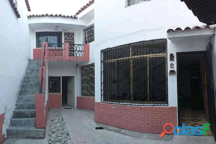 Casa+Anexo en Caracas 5 habitaciones 4 baños EN VENTA