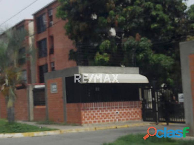 RE/MAX PARTNERS Vende Apartamento en Residencias Las Aves