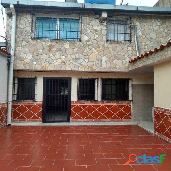 SKY GROUP Vende Town House en la Llovizna FOTH 254