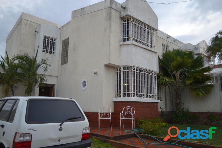 Toewnhouses en Venta MLS #21 14321 Janette Atias 0414