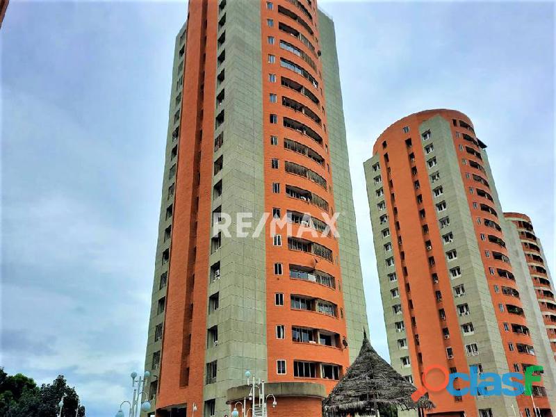 RE/MAX PARTNERS Vende Apartamento en Residencias Las