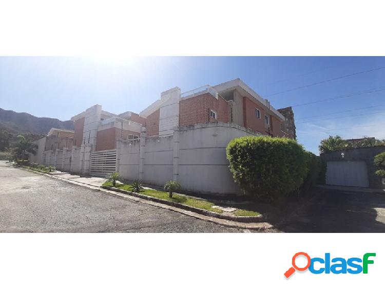 En Venta un Townhouse Jardín Mañongo Naguanagua (Obra