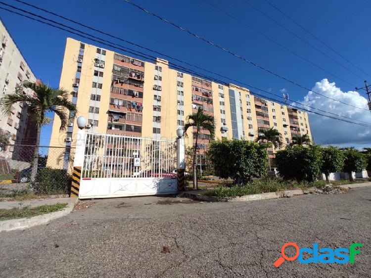 ML #21-9916. Se VENDE en Barquisimeto Apartamento