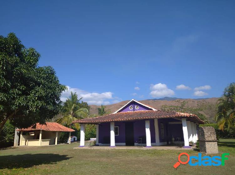 Venta de Finca con terreno en Campo Claro, Aguirre y