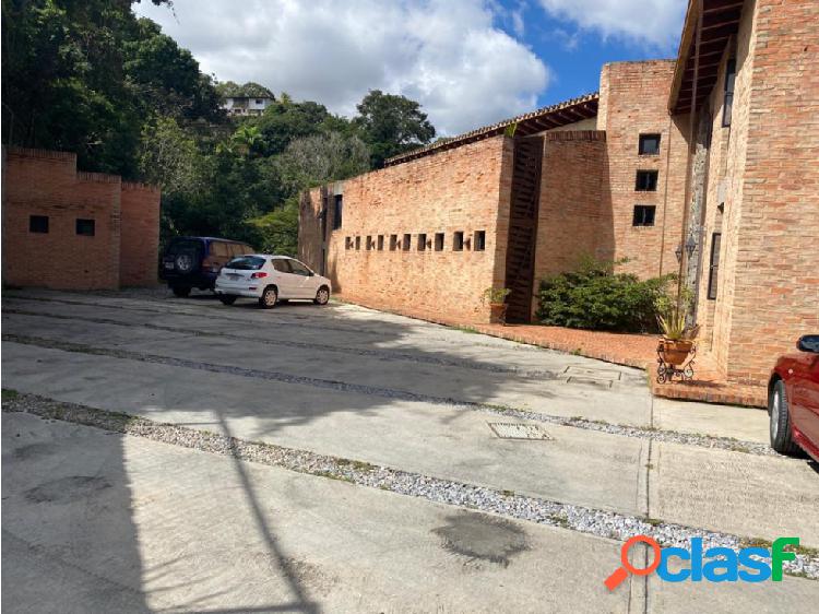 se vende casa 800m2 4h/4b/10p Cerro verde 0878