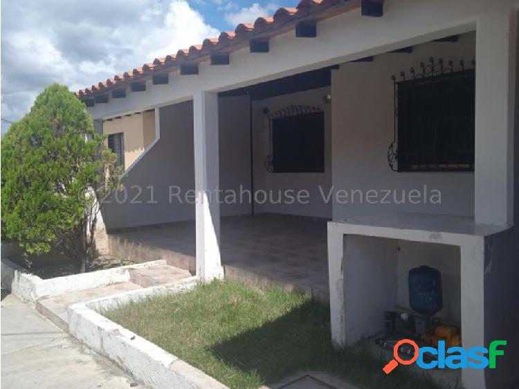 #22-11058 Casa en Venta en Urbanización en Cabudare en la