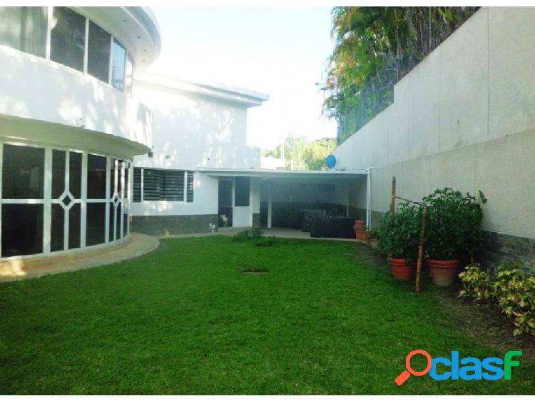 Se vende casa 1000m2 5h+s/8b+s/8p La Lagunita 0291