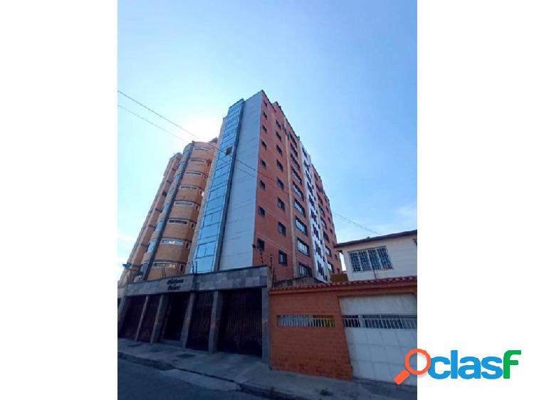 Vendo lujoso apartamento en Urbanización el Bosque, Maracay