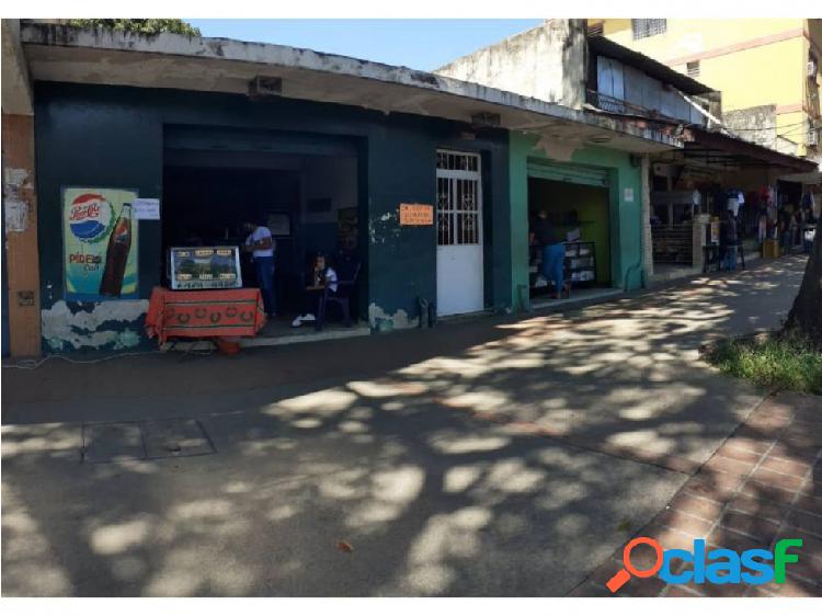 Se vende casa con 2 locales comerciales