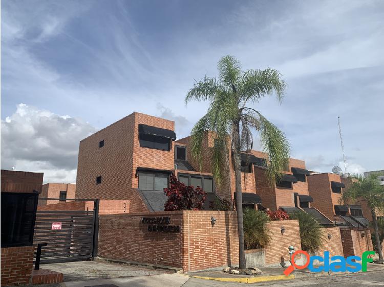 Vendo casa 328m2 4h/4b/2p Colinas del Tamanaco 9650