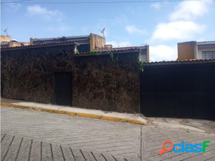 En Venta Casa a Remodelar en Lomas de Monteclaro (V. Go)