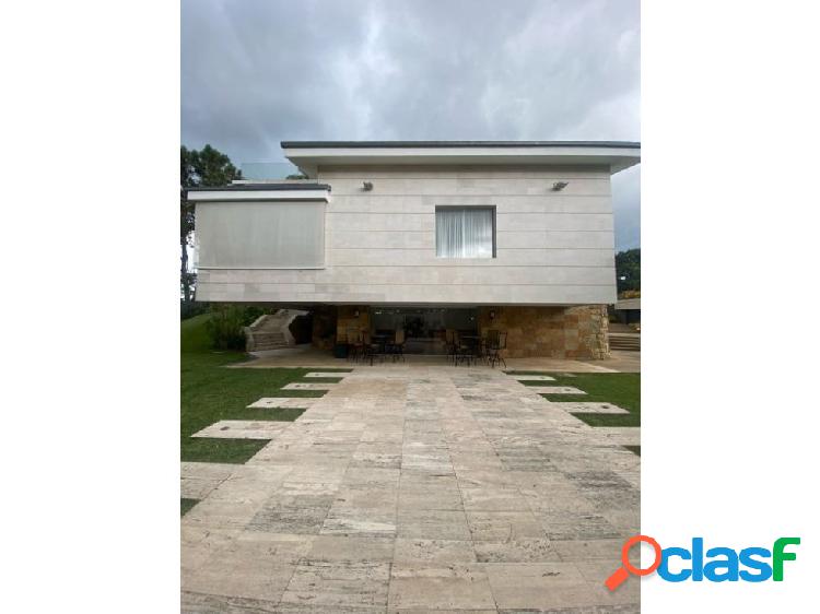 Se vende casa 1000 4h+s/7b/8p Cerro Verde 2319