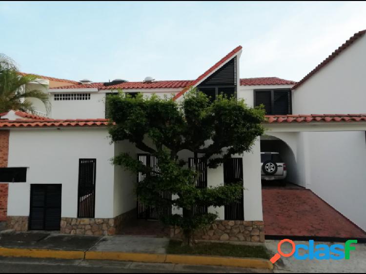 Se vende casa 200m2 4h/4.5b/3pe Castillejo 4897