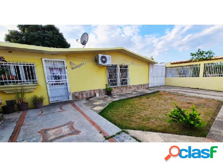 VENDO CASA EN VALENCIA LOS BUCARES FLOR AMARILLO