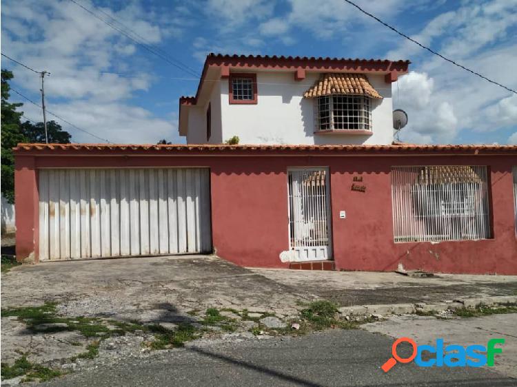 CASA EN VENA EN COLINAS DE STA ROSA. BQTO. MARITZA