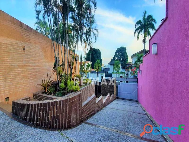 RE/MAX PARTNERS Vende Casa en la Urbanización La Viña