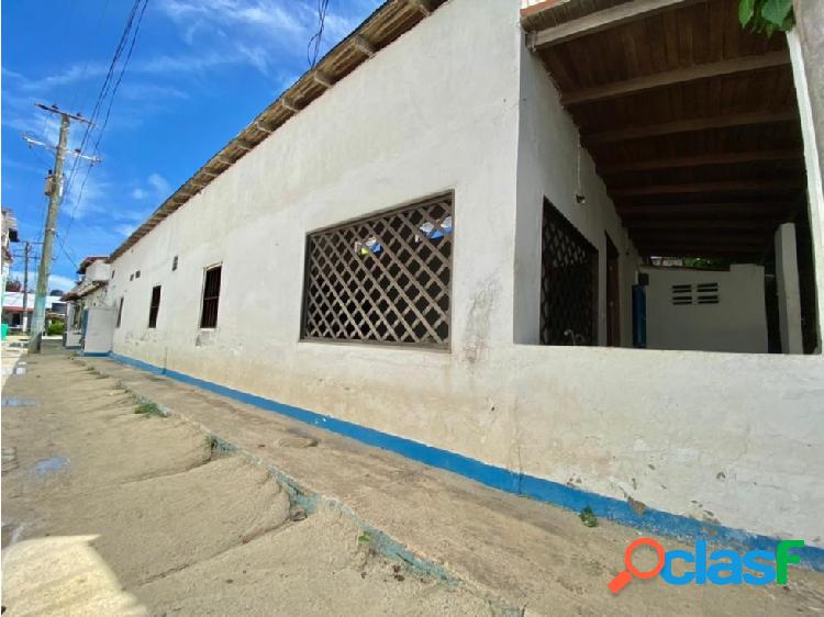 Se vende casa 190 m² -9h/8b/ en Los Roques